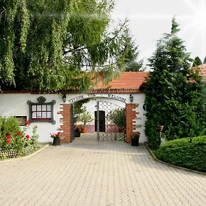 https://hotel-golden-golem-praha.praguehotelsweb.com